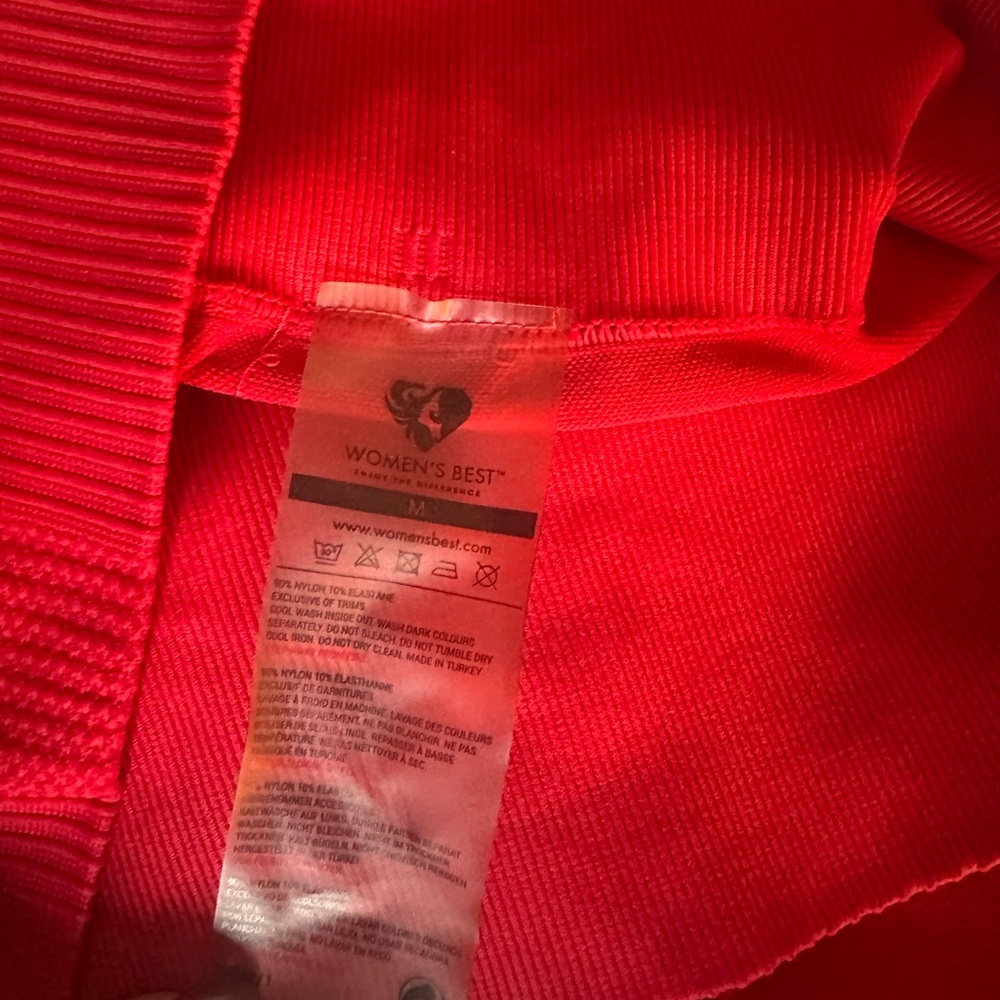 Women’s Best Red leggings - Picture 2 of 6